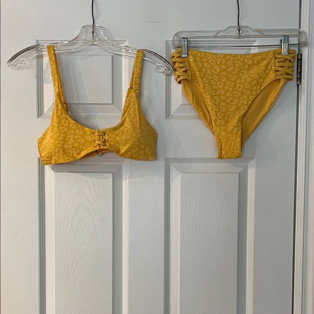 NWOT - still has liner on -Yellow Leopard Print Bikini Set